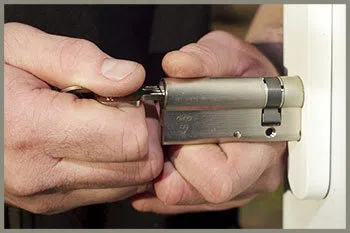 Englewood IL Locksmith Store Englewood, IL 773-362-4825